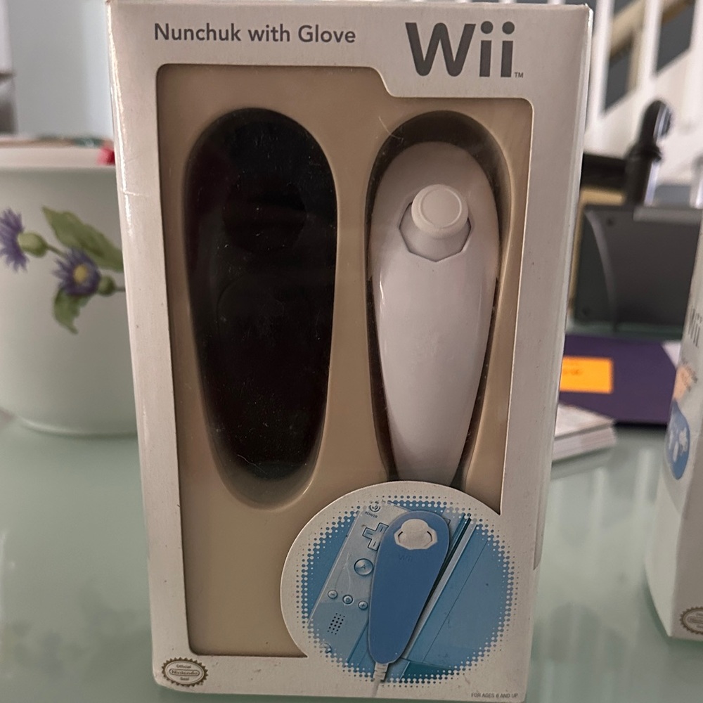 Wii Nunchuk with Glove - Black and White